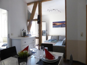 Ferienwohnung Friedrich Schiller, 2 Schlafzimmer, Balkon,kostenloses WiFi, nähe Zentrum,